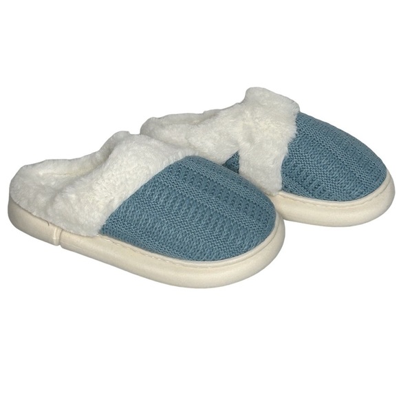 Women’s Slippers Memory Foam Fuzzy/Crochet Thick Sole Blue/white 4/$25❤️ - Picture 1 of 8